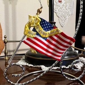 Hallmark 1991 ‘Flag of Liberty’ American Commemorative Christmas Ornament